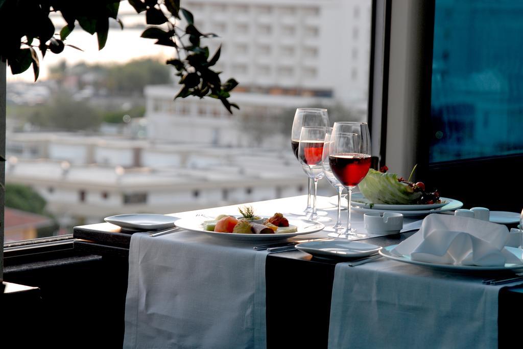 Eser Premium Hotel&Spa Büyükçekmece Exterior foto A table set for dinner